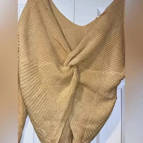 Warm & Cozy Beige V-Neck Chunky Knit Oversized Sweater Twist Knot, Crop - Picture 5 of 6